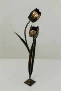 Sculpture de tulipe en fer, figurine de fleur en métal faite à la main, idéale pour la maison, le bureau et les événements, centre de table décoratif - Product Image 5