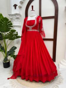 Ensemble de robe Anarkali rouge avec dupatta, broderie argentée, robe de mariée indienne pakistanaise longue jusqu'au sol - Product Image 1