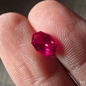 Rubis de laboratoire de 1,49 carat, taille octogonale, rouge vif, pierre précieuse non montée pour bague, pendentif et bijoux fins - Product Image 3