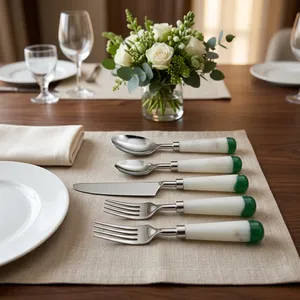 Ensemble de couverts de cuisine jetables écologiques pour la rentrée scolaire avec manches en pierre marbrée et lames en acier inoxydable - Product Image 2