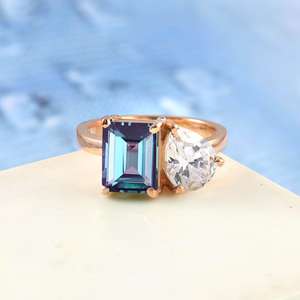 Bague en Alexandrite et Moissanite, argent sterling 925 plaqué or 14 carats, deux pierres, fabrication artisanale, style Art Déco, certifiée IGI, cadeau pour femme - Product Image 4