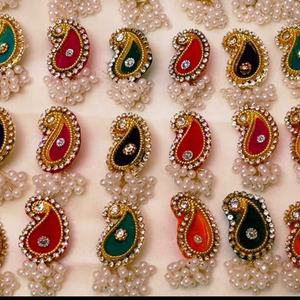 Élégants embellissements faits main en paisley avec pompons perlés pour la décoration festive, accessoires de chemisier, ensemble de latkans pour lehenga - Product Image 1