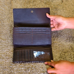 Pochette portefeuille en cuir véritable pleine fleur argenté, gravée à la main avec motifs floraux, pour femme, avec fermeture à bouton - Product Image 3