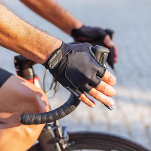 Gants de musculation en cuir personnalisés, demi-doigts, avec rembourrage antidérapant pour la paume, pour la salle de sport et le fitness - Product Image 3