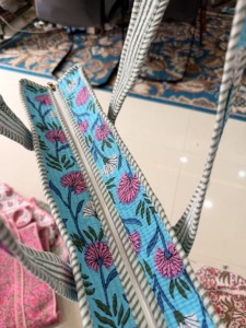 กระเป๋าโท้ทลายบล็อกเย็บติดกันแบบขายส่งจำนวนมาก |   กระเป๋าผ้าฝ้ายสะพายไหล่รักษ์โลก |   กระเป๋าสะพายไหล่ผ้าฝ้ายทำมือ - Product Image 4