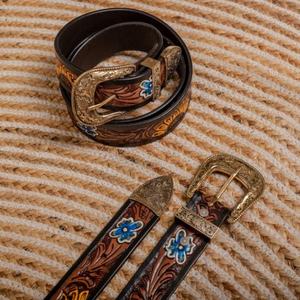 Nouveauté Ceintures en cuir véritable Western, ornées de motifs floraux, faites à la main et peintes à la main, ceintures unisexes en cuir véritable faites à la main - Product Image 1