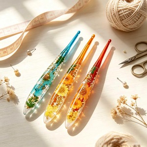 Crochets à Résine avec Fleurs et Verdure Intégrées – Outils Artistiques Faits Main pour Tricot et Couture – Prise en Main Confortable – Pièce d'Art à Collectionner - Product Image 6