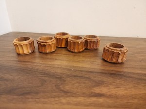Anneaux de serviette en bois d'acacia, porte-serviettes personnalisés avec logo, vente en gros OEM, vaisselle moderne durable et écologique, décoration de table, mariage - Product Image 2