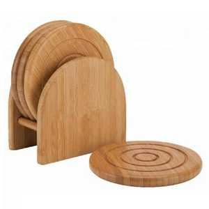 Sous-verres en bois classiques de qualité supérieure avec des motifs anciens, écologiques et finition artisanale détaillée - Product Image 3