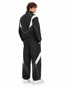 Ensemble de survêtement noir personnalisé de haute qualité avec veste coupe-vent à fermeture éclair intégrale et panneaux chevron blancs, et pantalon de survêtement large – Vente en gros - Product Image 2