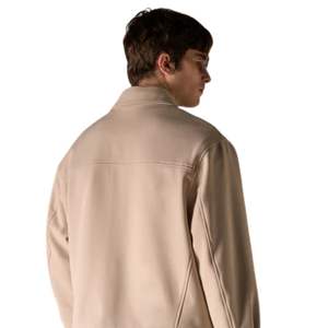 Veste cintrée en similicuir pour homme, couleur beige, design moderne, tissu de haute qualité et détails de poches élégants - Product Image 6