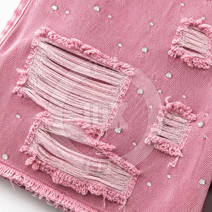 Shorts en jean déchirés à boutons et strass, sans coutures, décontractés, respirants, pour l'été, fabriqués au Pakistan - Product Image 5