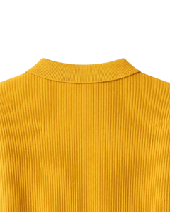เสื้อโปโลผู้ชายสีเหลืองมัสตาร์ด แขนสั้น ผ้าถักลายริบ ทรงเข้ารูป สไตล์ลำลองสำหรับฤดูร้อน รับผลิตตามแบบ OEM พร้อมสกรีนโลโก้ ขายส่ง - Product Image 6