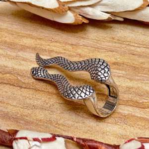 Anillo de Serpiente Gótico para Mujer, Joyería de Latón con Acabado Plateado Oxidado, Diseño de Reptil, Venta al por Mayor - Product Image 4