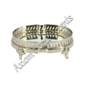 ถาดทองเหลืองทรงกลมทันสมัยจาก Axiom Home Accents ของตกแต่งบ้านทำมือจากโลหะสำหรับคริสต์มาส ใช้งานได้หลากหลาย ดีไซน์เรียบหรู - Product Image 3