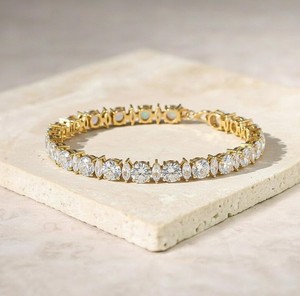 Pulsera con Dijes de Moissanita en Plata de Ley 925 Chapada en Oro, Elegante Aspecto de Diamante, Joyería de Lujo para Bodas para Mujer - Product Image 1