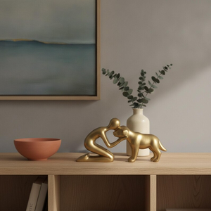 Figura Artesanal de Latón de Hombre y Perro, Elegante Escultura de Mascota, Moderna Estatua de Animal, Decoración de Lujo para Mesa de Hogar u Oficina - Product Image 5