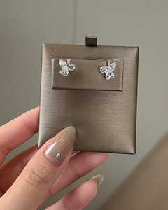 Boucles d'oreilles clous en or massif 14K 18K, serties de diamants en grappe, trois pierres (rond, cœur, poire) cultivées en laboratoire, bijoux Trinity, cadeau pour femme - Product Image 3