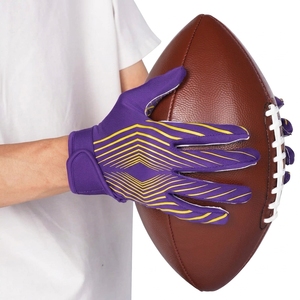 Gants de football américain personnalisés unisexes à doigts entiers avec grip adhésif, fermeture auto-agrippante, paume respirante en silicone antidérapante - Product Image 5