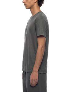 เสื้อยืดคอกลมแขนสั้นสีเทาเข้มสำหรับผู้ชาย ทรงปกติ สีพื้น ผ้าเจอร์ซีย์ลำลอง คอตตอน - Product Image 5