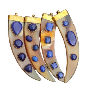 Pendentif élégant et écologique en corne de buffle avec gravure à la main en laiton, artisanat indien, amour - Product Image 1