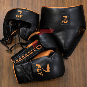 Nouvel ensemble de boxe noir et or, modèle professionnel, avec gants de boxe en cuir véritable, protection tête et entrejambe, pour entraînement et sparring. - Product Image 1