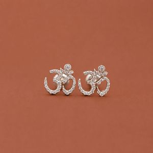 Boucles d'oreilles clous spirituelles en argent sterling 925 avec symbole Om glacé et accents de moissanite brillante, cadeau unique et remarquable pour femme - Product Image 1
