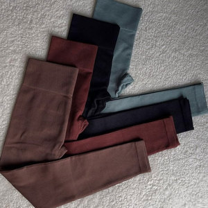 Ensemble de yoga 4 pièces Teal : Haut à col rond et manches longues, soutien-gorge de sport dos nageur, short taille haute et leggings côtelés anti-transpiration - Product Image 4