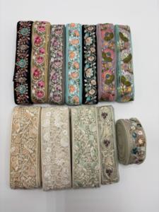 Encaje Decorativo Bordado Floral de Primera Calidad para Prendas de Vestir, Manualidades y Proyectos de Diseño - Product Image 3