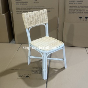 Chaise pour enfants en rotin tressé moderne faite à la main, sécurisée pour événements extérieurs, locations d'hôtels, mariages, fêtes d'anniversaire - Vente en gros pour la photographie - Product Image 5