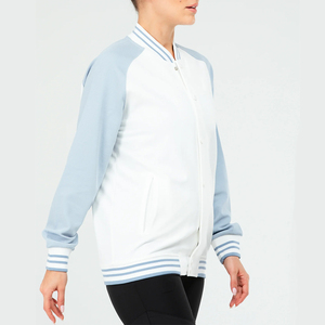 Chaqueta Varsity para Mujer, Chaqueta de Béisbol de Lujo, Tela de Forro Polar Suave, Cuello Acanalado, Corte Cómodo y Relajado, Ropa Urbana Privada - Product Image 3