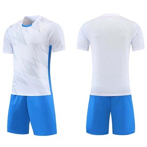 Ensemble maillot et short de football bleu à imprimé géométrique 100 % polyester, anti-humidité, col rond, manches courtes, coupe athlétique - Product Image 2