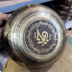 Cuenco tibetano artesanal de latón con grabado doble de Dorje Vajra, diseño de mandala sagrado, cuenco de sonido para meditación y yoga. - Product Image 4