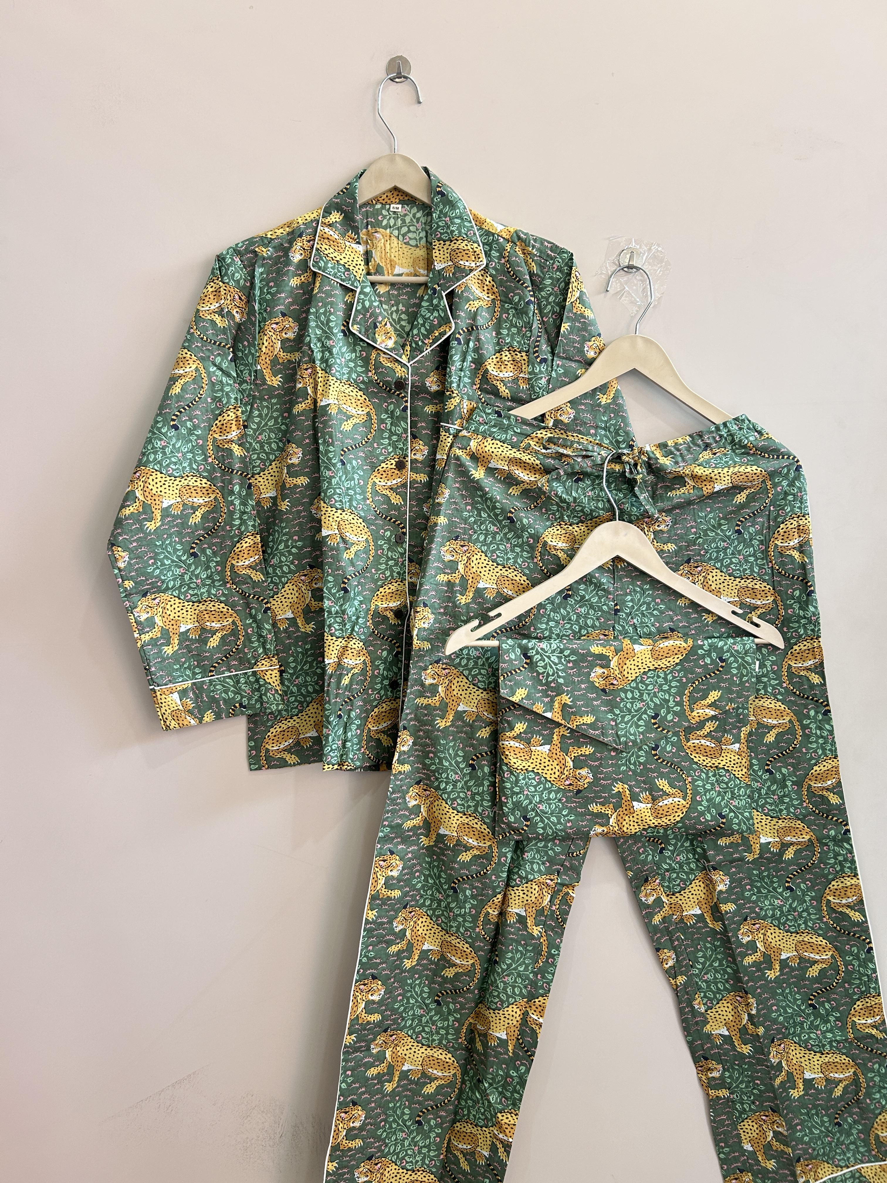 สีเขียว