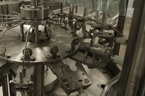 Machine de remplissage automatique de liquides Technohom, 12 buses, bouteilles en plastique de 1L, contrôle PLC, pompe à moteur électrique - Product Image 2