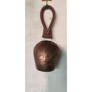 Campanas de vaca Harmony vintage hechas a mano con soporte de hierro negro, decoración rústica de Navidad para mesa, campana de metal con revestimiento dorado - Product Image 6
