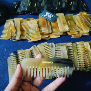 Peigne traditionnel en corne de buffle, fabriqué à la main avec une finition naturelle polie, léger, antistatique, outil de coiffage pour cheveux et barbe - Product Image 3