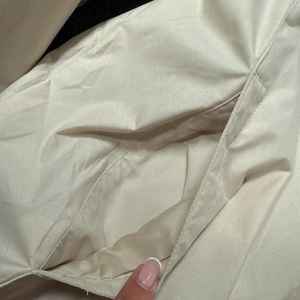 Sudadera con Capucha Unisex Beige, Estilo Casual Deportivo, con Puños Acanalados y Diseño Ligero - Product Image 2