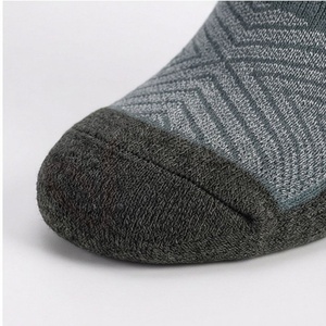 Chaussettes de sport pour hommes, motif géométrique, tricotées, respirantes, en spandex et polyester, style classique, été - Product Image 6