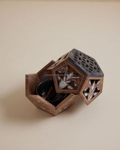 Quemador Bakhoor de madera hecho a mano con incrustaciones de fregona con incrustaciones florales de nácar Edición de regalo Premium - Product Image 2