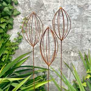 Poteau de jardin rustique en métal à cadre ouvert, sculpture moderne minimaliste pour pelouse, accent paysager extérieur - Product Image 1