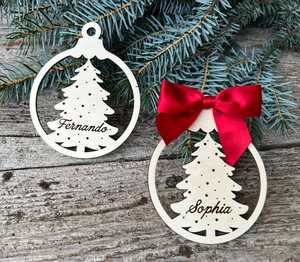 Adorno Navideño de Madera Personalizado, Diseño Circular de Árbol Cortado con Láser, Nombre Sophia Fernando, Objetos Decorativos para las Fiestas - Product Image 3