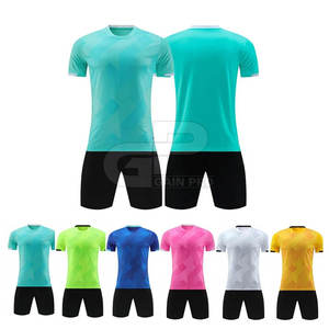 Ensemble uniforme de football pour hommes d'été, maillot et short légers, matière respirante et confortable, idéal pour les matchs par temps chaud - Product Image 5