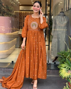 Pantalon ample en coton imprimé de créateur avec broderie florale, dupatta, tenue décontractée traditionnelle indienne pour fête, séchage rapide - Product Image 2