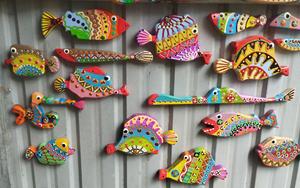 Peces de madera pintados a mano de primera calidad para decoración del hogar y exhibición artística - Product Image 6