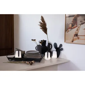 Bandeja Metálica Hecha a Mano de Estilo Moderno, Plato Decorativo Elegante y Contemporáneo para Diseño Temático de Hostelería, Seguro y Plateado - Product Image 3