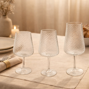 Verre à vin rouge en plastique incassable de haute qualité à motif tourbillon pour fêtes, bars et mariages - Product Image 6