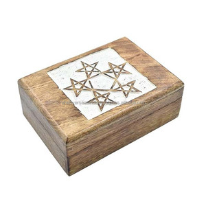 Boîte à bijoux en bois de qualité supérieure avec sculpture cinq étoiles sur le dessus disponible en plusieurs styles à un prix compétitif Vente en gros - Product Image 4