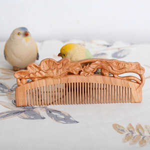 Juego de Peines Religiosos Artesanales de Madera Ecológicos de 4 Piezas TIMELESS CRAFT para el Cuidado del Cabello Rizado y la Barba en el Hogar y la Ducha - Product Image 5