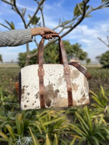 Bolsa de viaje vintage de cuero genuino con pelo de vaca, equipaje de gran capacidad, modelo LHDB-0025 - Product Image 2